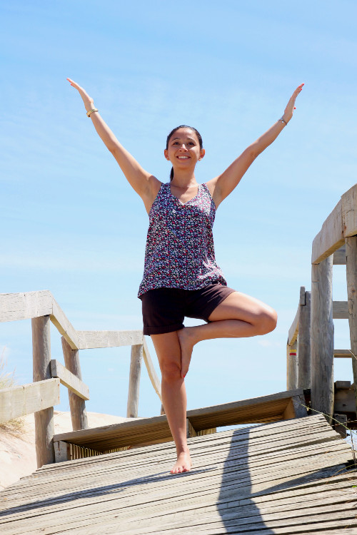 Elise Nhouyvanisvong Yoga posture de l'arbre équilibre