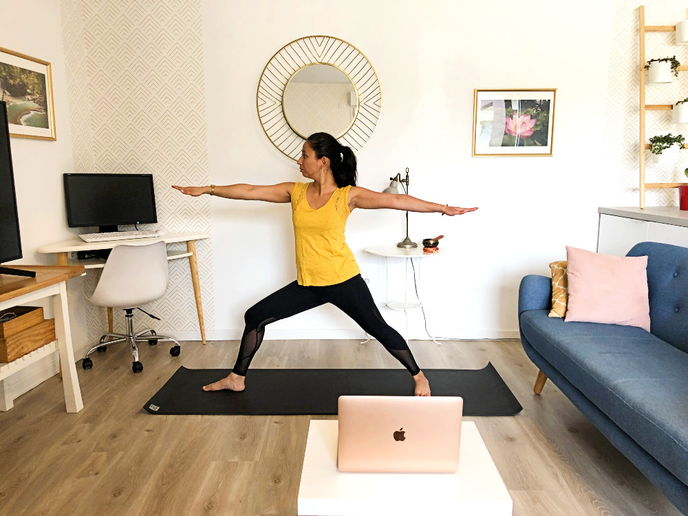 Elise Nhouyvanisvong Yoga guerrier cours en ligne à distance sur Zoom