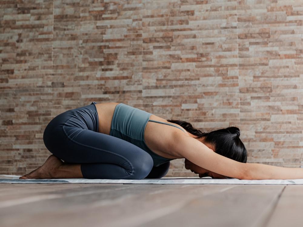cours yoga stretch posture de l'enfant