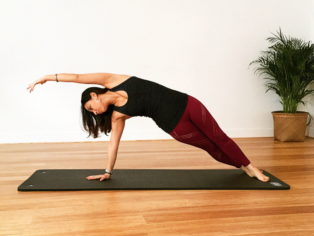 Elise Nhouyvanisvong Pilates Yoga side bend flexion latérale